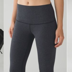Lululemon Wunder Under Cotton (Roll Down)
Size 6
Heathered Black (charcoal gray)